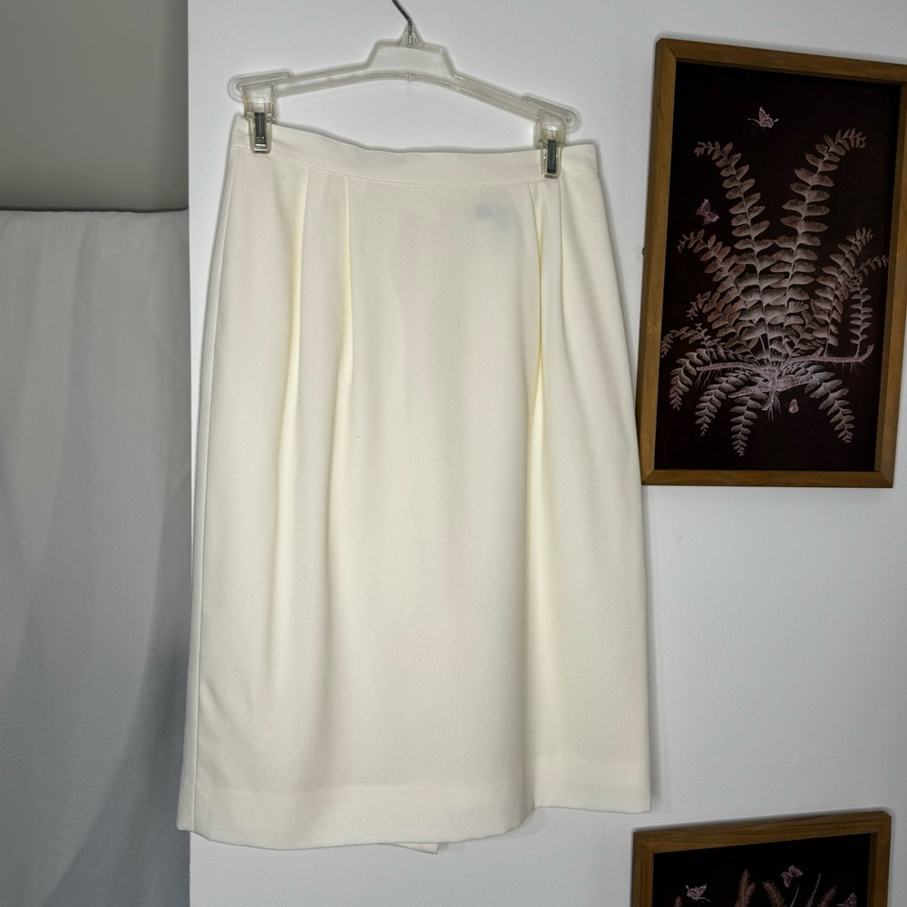 Crème Knee Length A-line Skirt (4p)